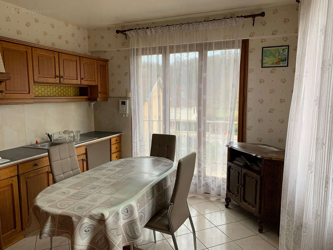 Maison à SAINT-CLAIR-DE-LA-TOUR