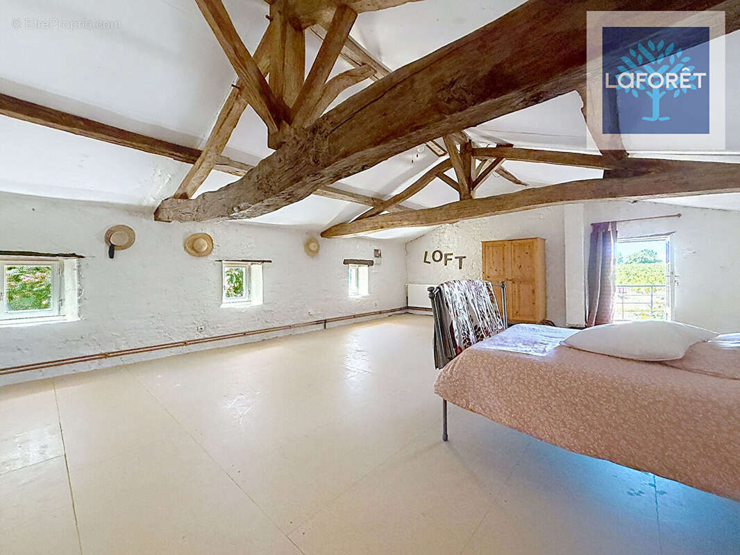 Authentique longère familiale avec vaste terrain arboré de plus de 7 000 m² - photo 4