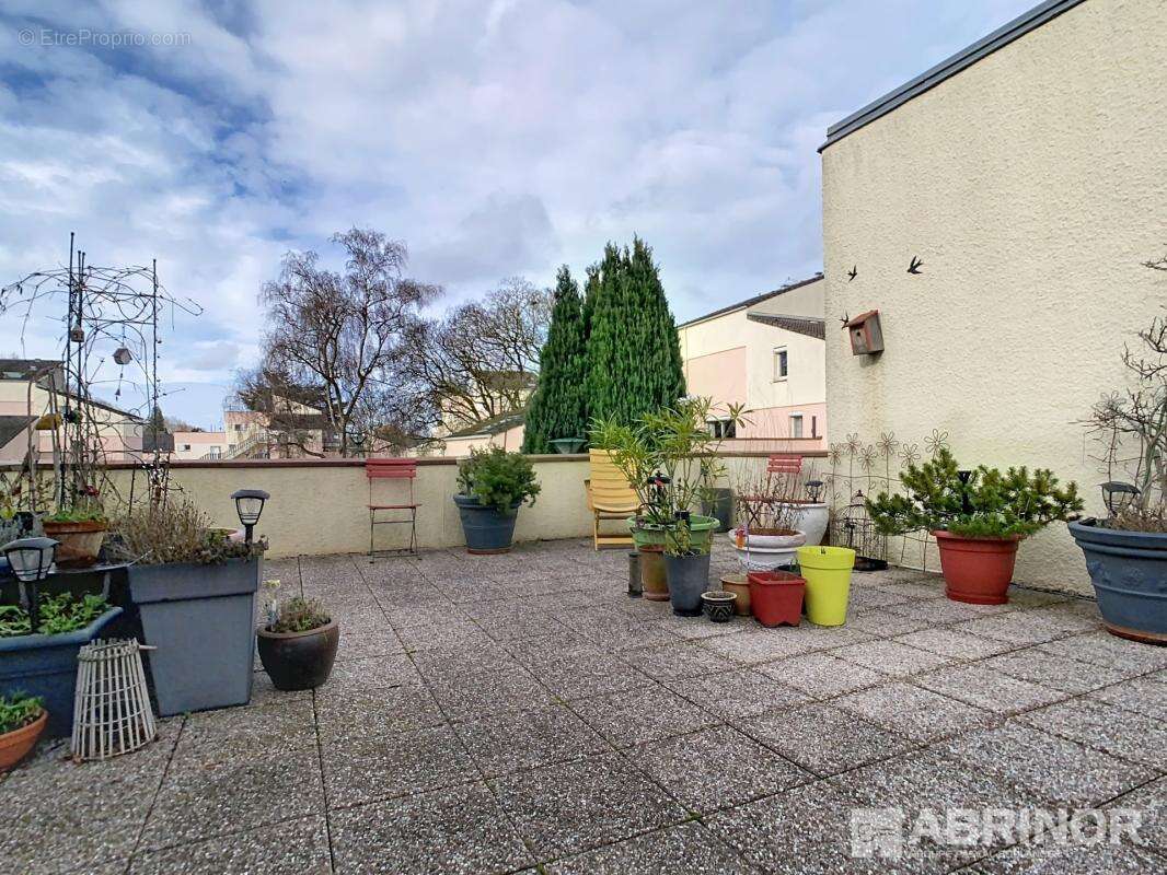 Appartement 2 chambres terrasse garage secteur chateau - photo 3