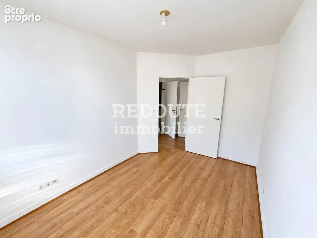 Reims – place du forum (proche boulingrin)  appartement t4 avec parking - photo 13