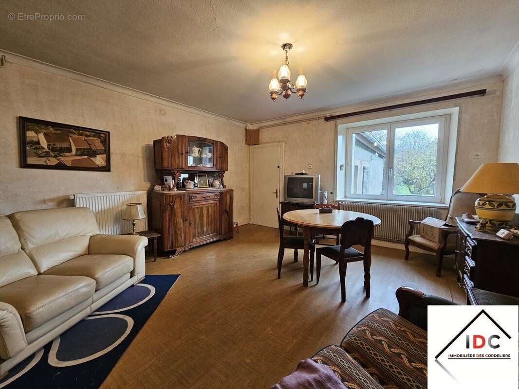 Maison à RECHICOURT-LE-CHATEAU