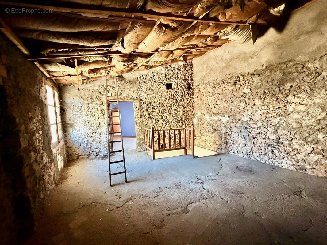 Maison à BAGNOLS-EN-FORET