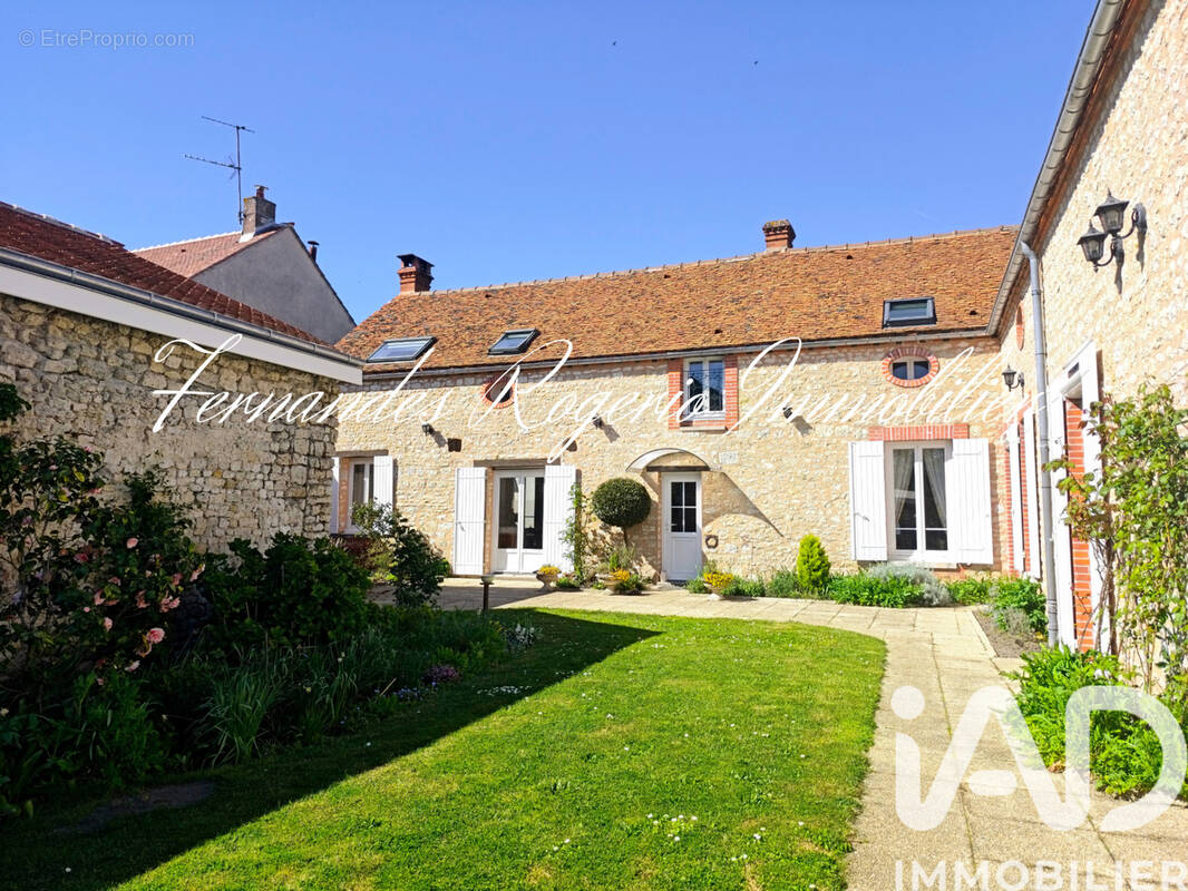 Photo 1 - Maison à BATILLY-EN-GATINAIS