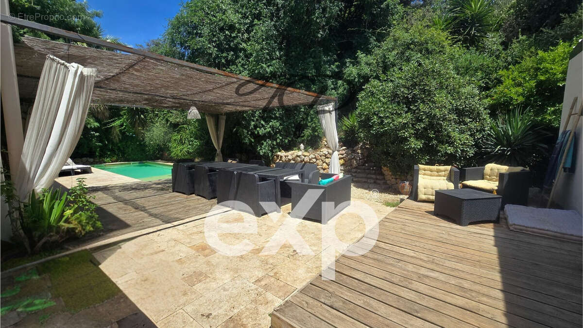 Maison 300 m² à Agde  - photo 2