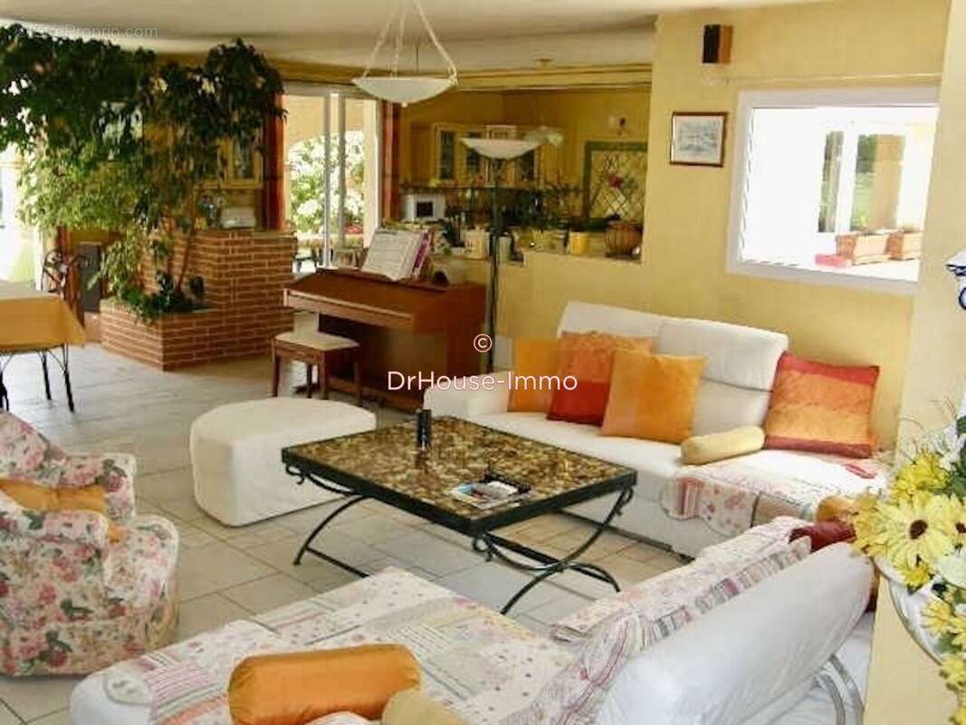 Maison 200 m² à Itzac  - photo 9