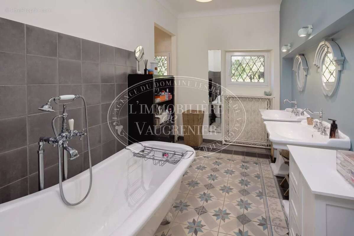 Maison à ROQUEFORT-LES-PINS