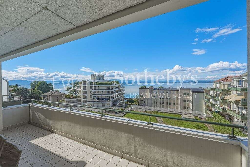 Evian centre ville appartement t4 vue lac - photo 3