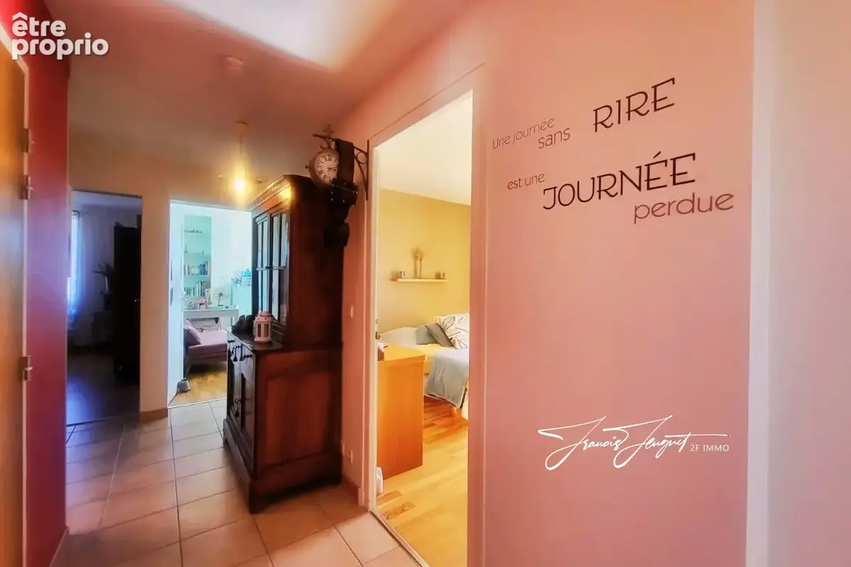 MÉSIGNY - T4 entièrement rénové - Toiture et PAC très récentes - Combles aménageables en appartement locatif - photo 7