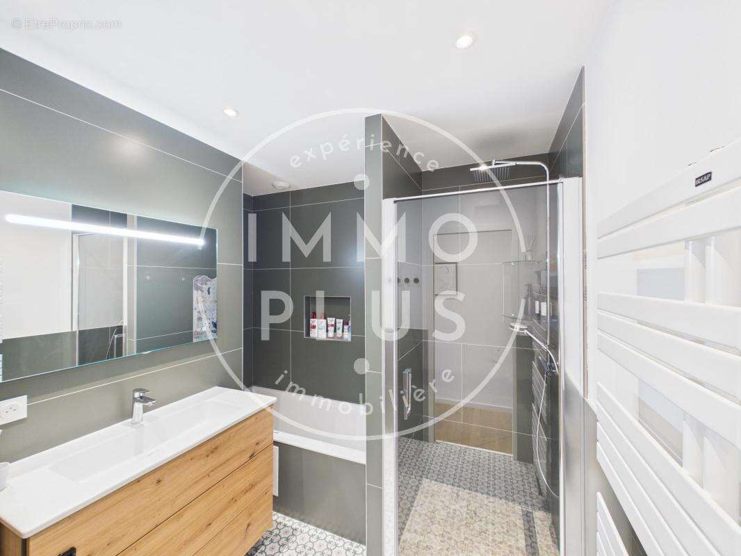 Vente - Maison - 7 pièces + cuisine - 210 m² - 850 000 € - - photo 10