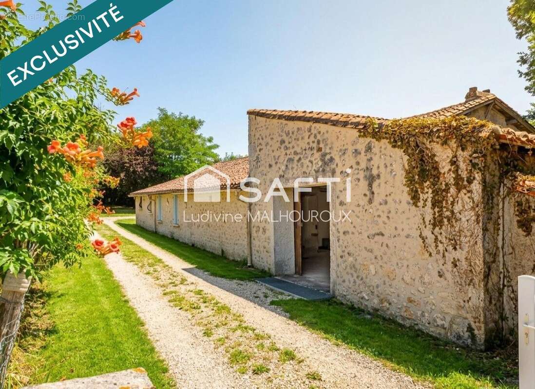 Maison 135 m² à Juillaguet  - photo 2