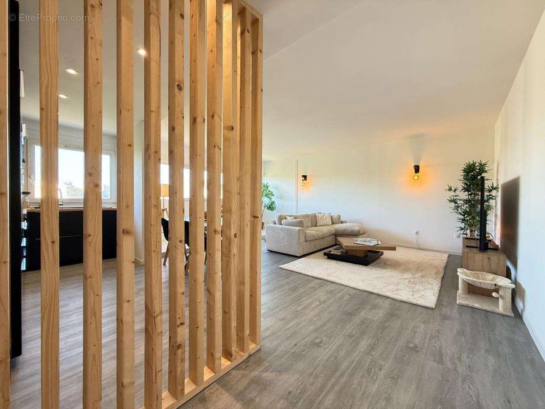 Superbe APPARTEMENT rénové à proximité immédiate des commerces - photo 3