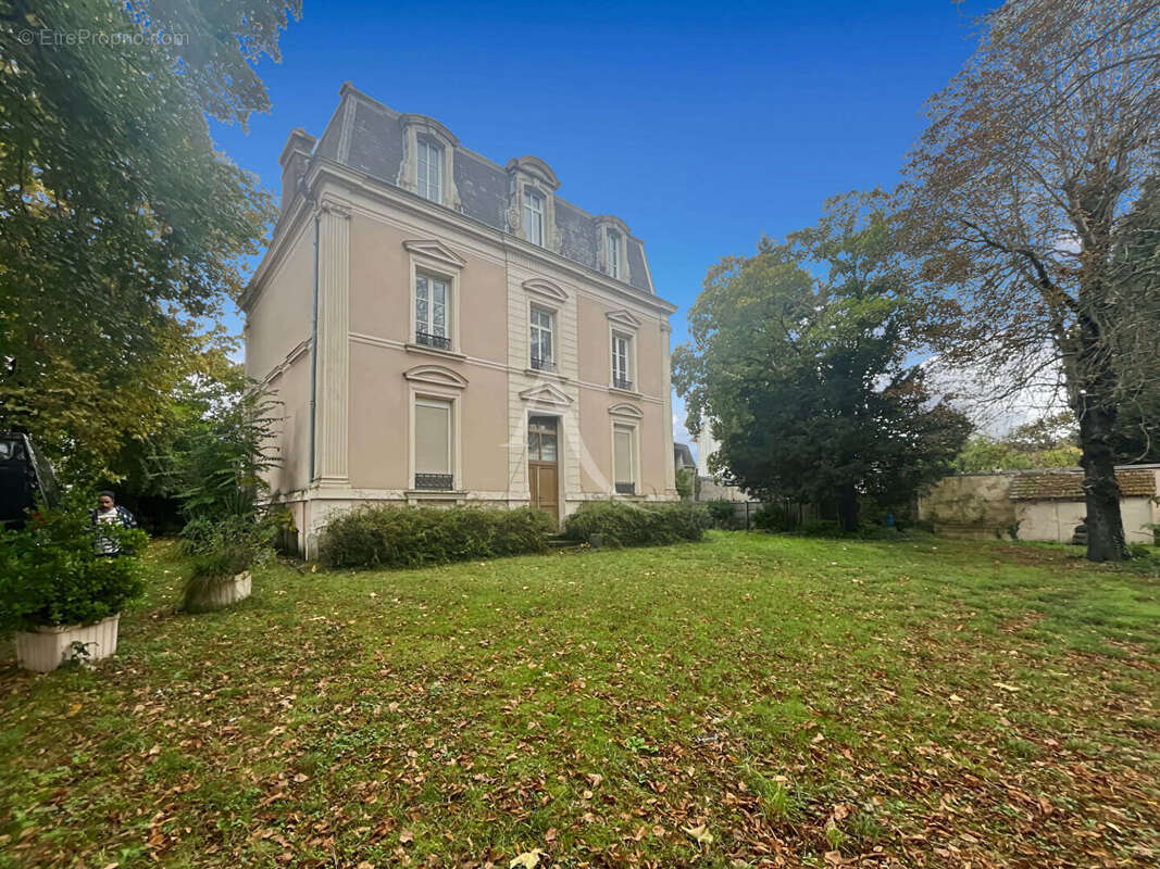 Maison Les Mureaux 220 m² - photo 3
