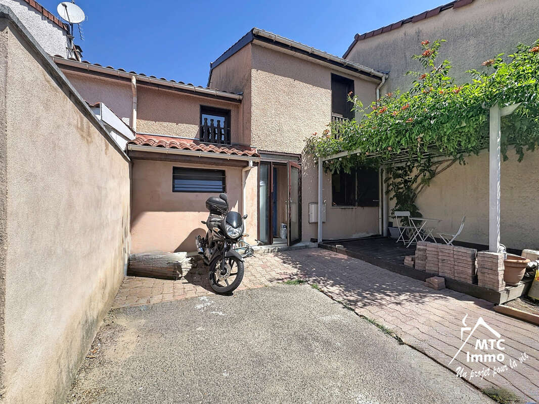 Maison à VAULX-EN-VELIN