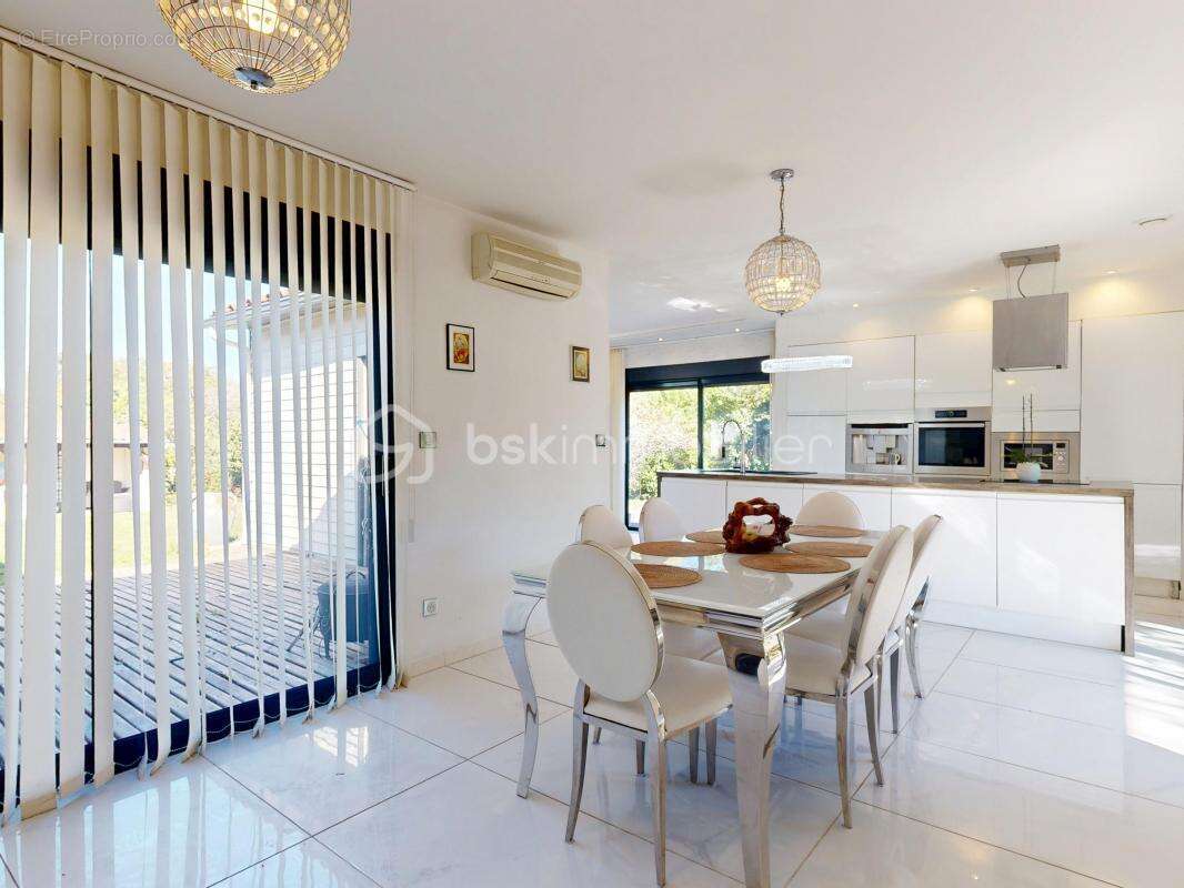 Maison à SAINT-GENCE