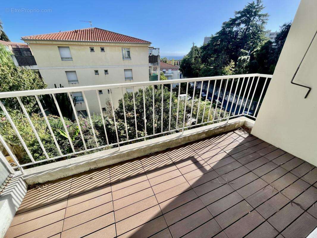 3 Pièces traversant avec balcon aperçu mer – Quartier Lanterne / Avenue des Mandariniers – Nice Ouest - photo 4
