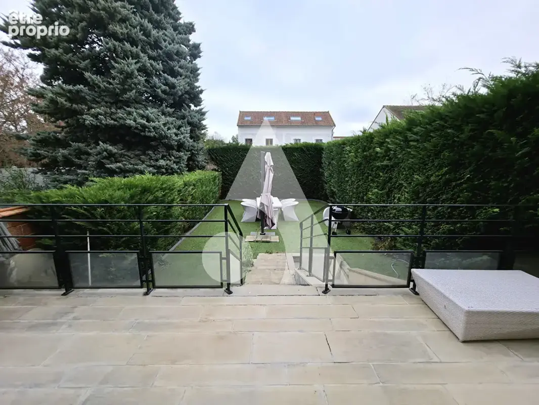 Les Muriers, Magnifique Maison 5 pièces de 150 m2 - photo 8