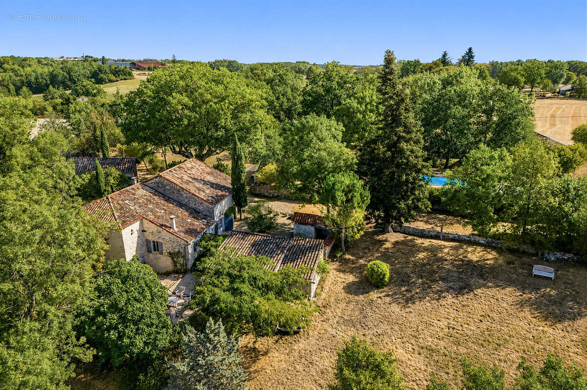 Maison de campagne avec annexe, piscine et dépendance - photo 5