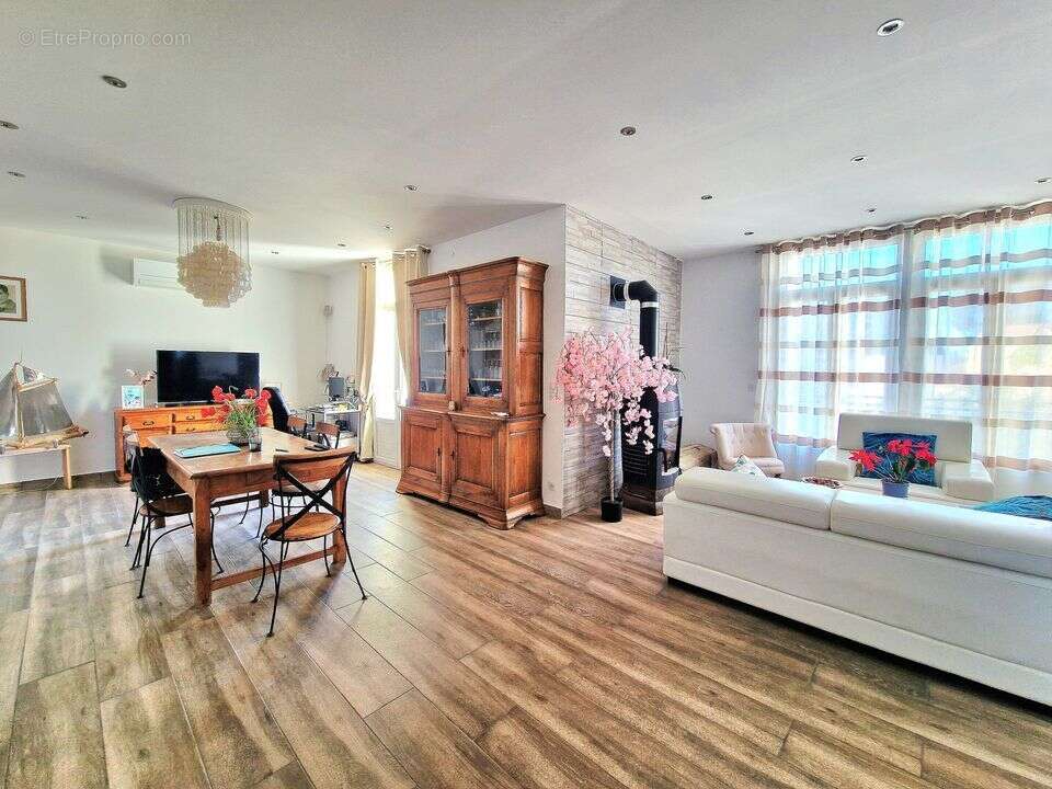 Marseille 12ème - Bas de villa T3 à vendre - 2 chambres - - Maison à MARSEILLE-12E