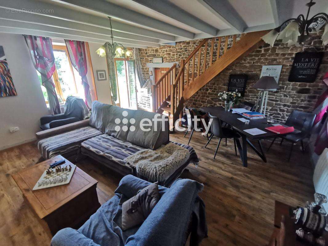 Maison à SAINT-SEVER-CALVADOS