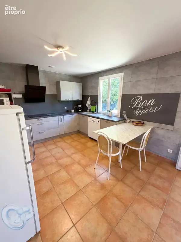 ST CHRISTOL - Maison de plain-pied de 86 m² habitables sur terrain de 930 m² avec garage attenant - - photo 6