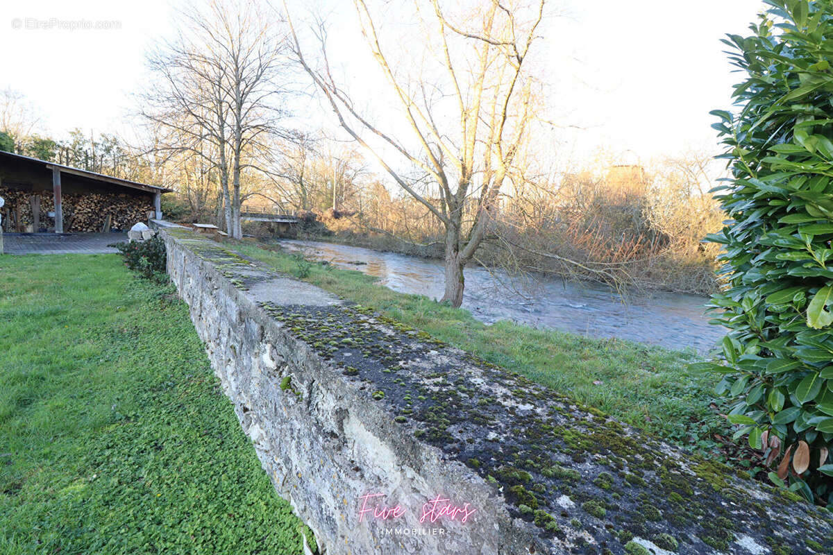 Maison à TILLY-SUR-MEUSE