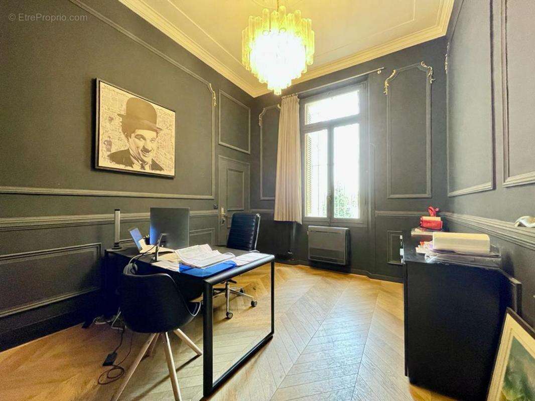 Commerce à MARSEILLE-8E