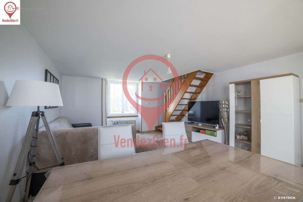 Maison à LA CHAPELLE-SAINT-URSIN