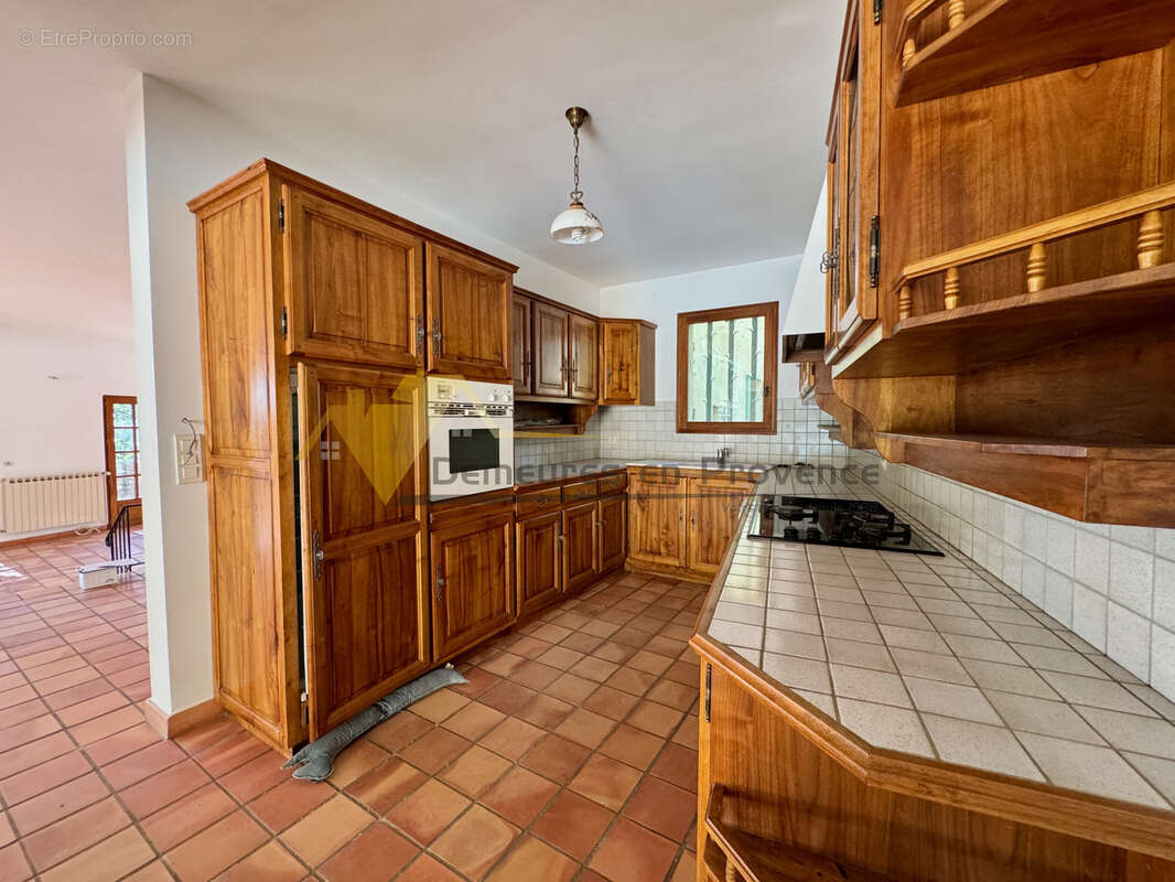 À vendre   Villa de caractère avec vue dominante, piscine et 4 chambres - photo 10