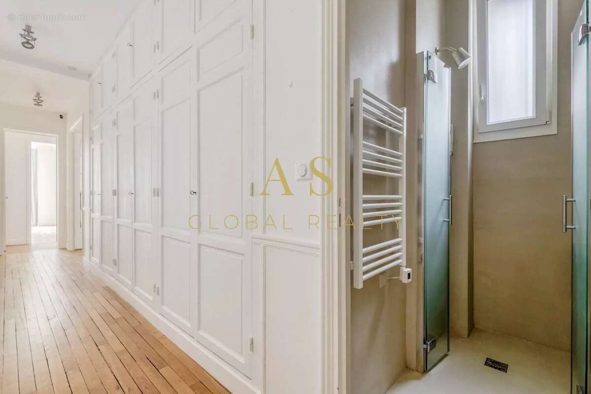 Appartement à PARIS-7E