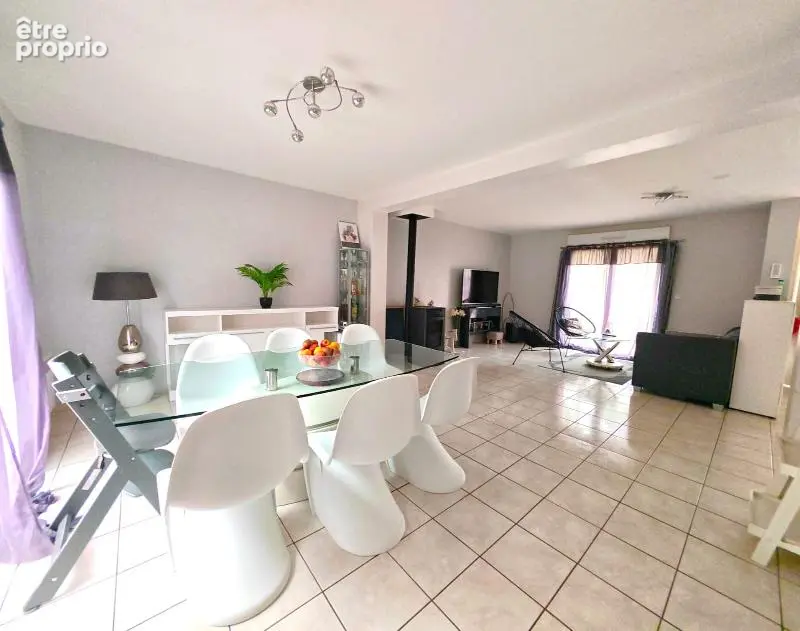 Maison familiale de 2009 ? 102 m²  4 Chambres  Terrain 852 m²  Garage - photo 4