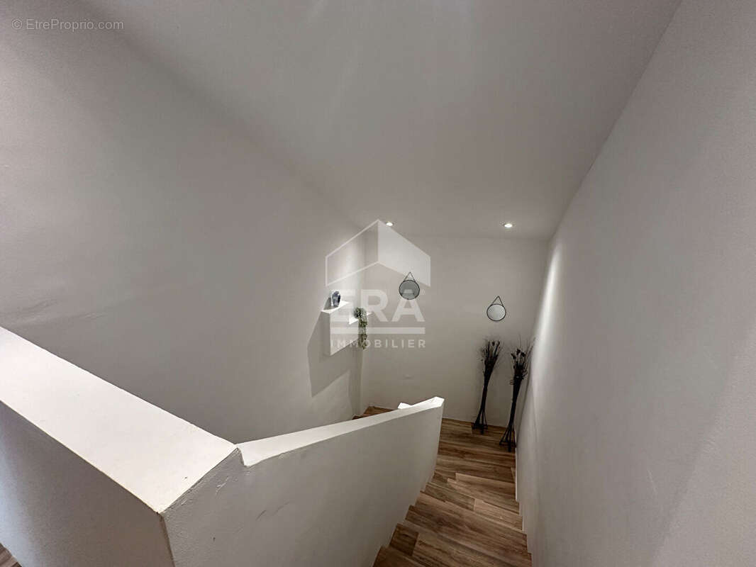 Maison à SAINT-LAURENT-DE-LA-SALANQUE