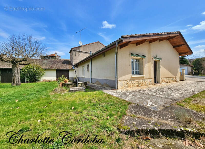 Maison à FEUGAROLLES