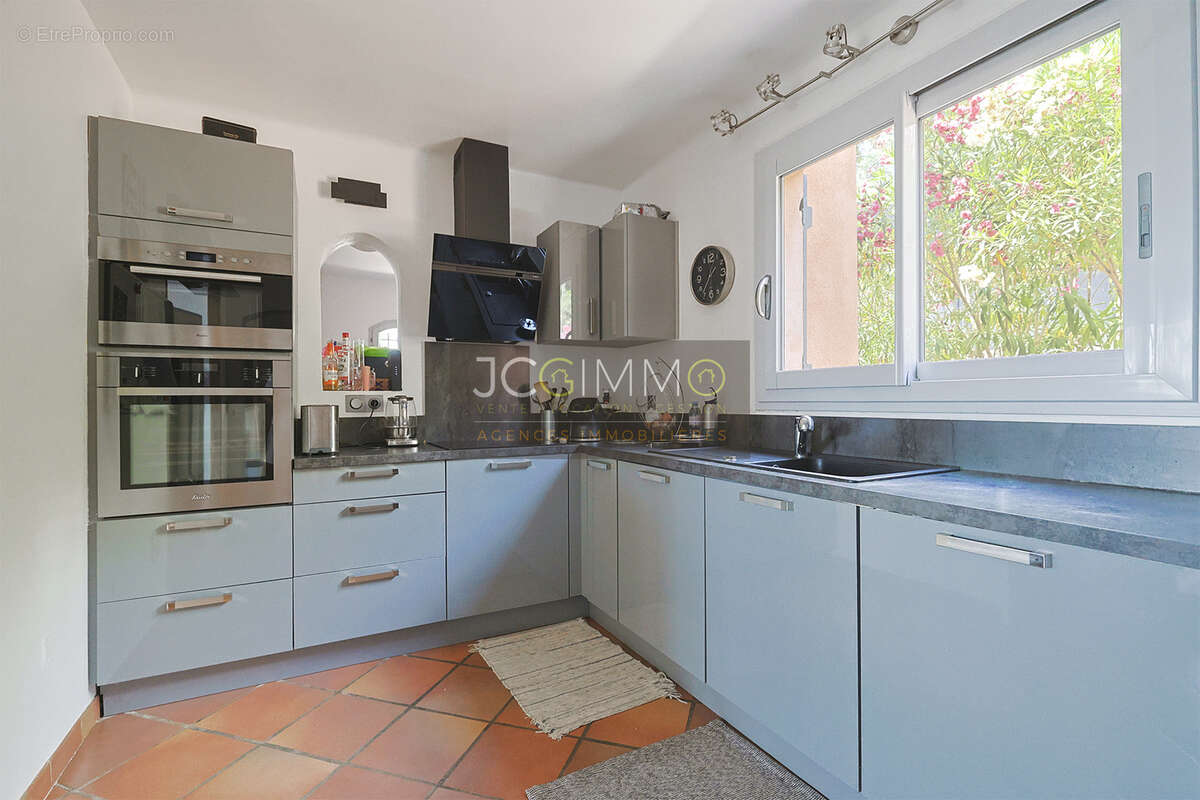 Villa T8 190m2 hab + Dépendance + Piscine + Vue dominante - photo 5