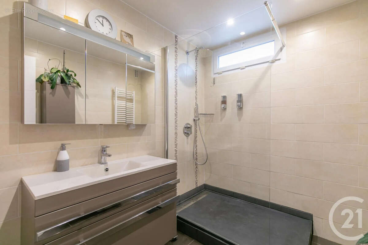 Appartement à SAINT-MAUR-DES-FOSSES