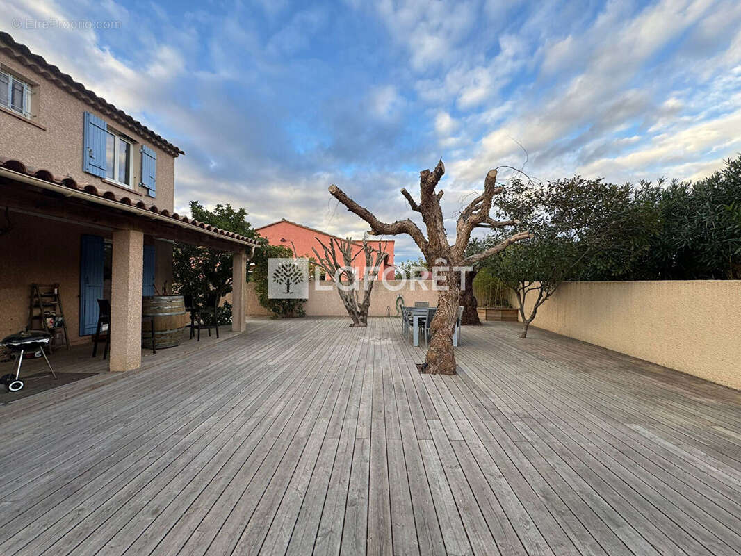 Maison à VILLENEUVE-DE-LA-RAHO