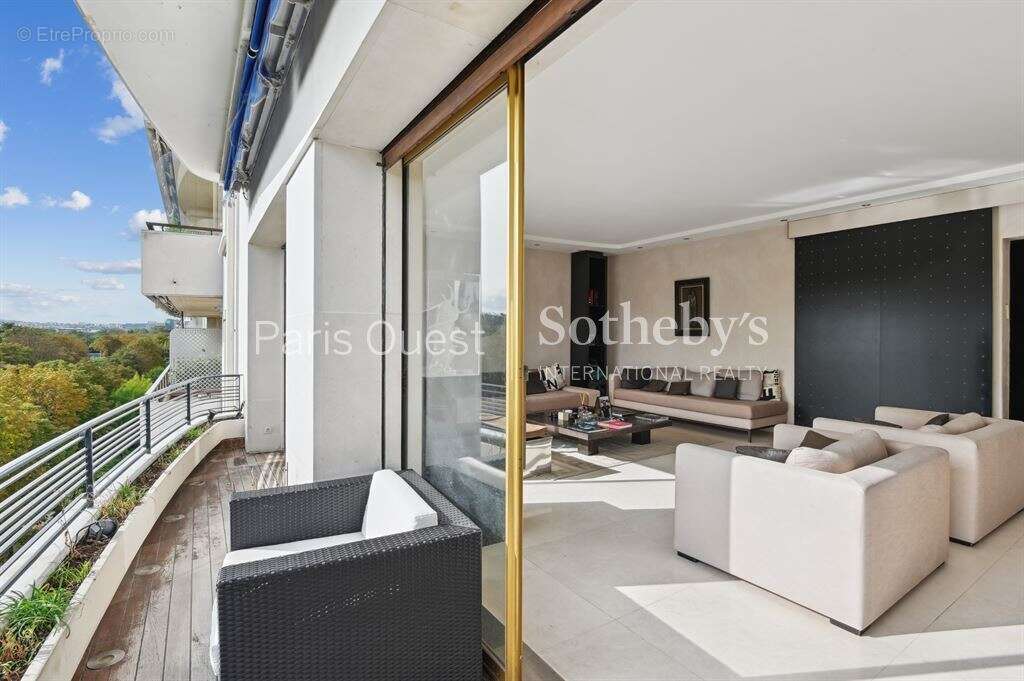 Appartement à NEUILLY-SUR-SEINE