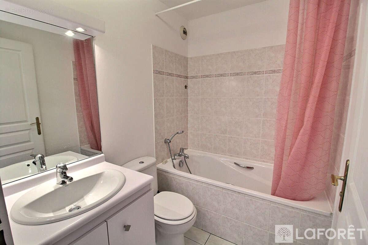 Appartement à LA GARENNE-COLOMBES