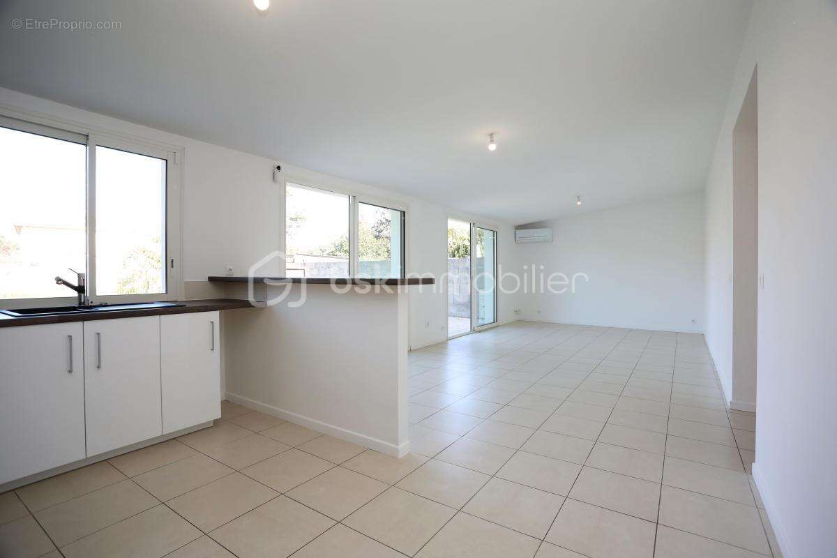 Maison à PAREMPUYRE