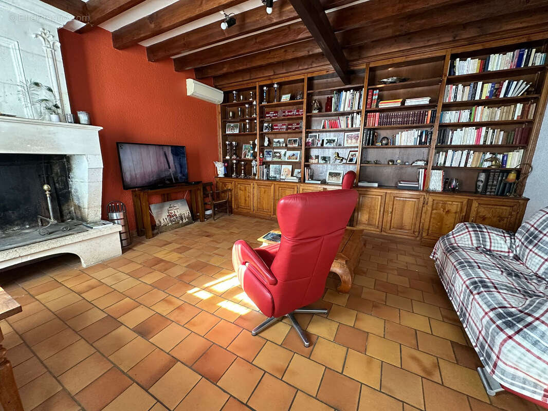 Maison à SAINT-CHRISTOPHE-DE-DOUBLE