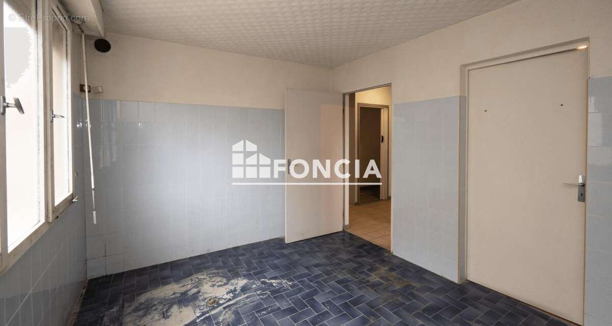 Commerce à TOURNON-SUR-RHONE