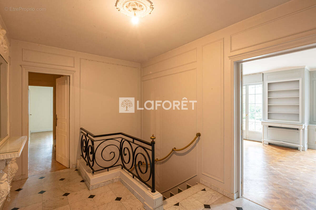 Maison à LA CELLE-SAINT-CLOUD