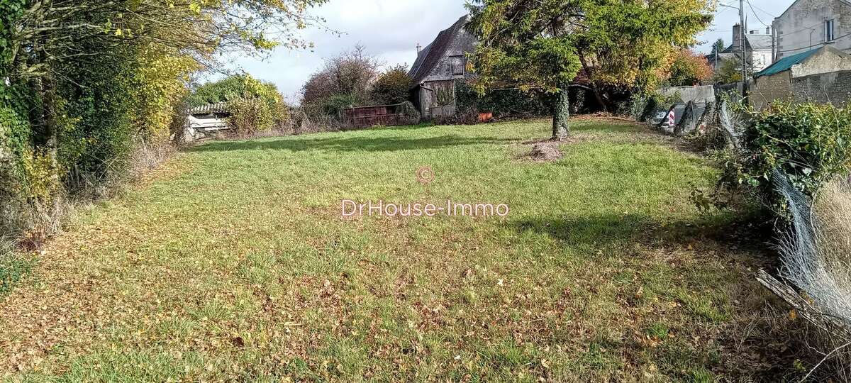 Terrain à NEUILLE-PONT-PIERRE