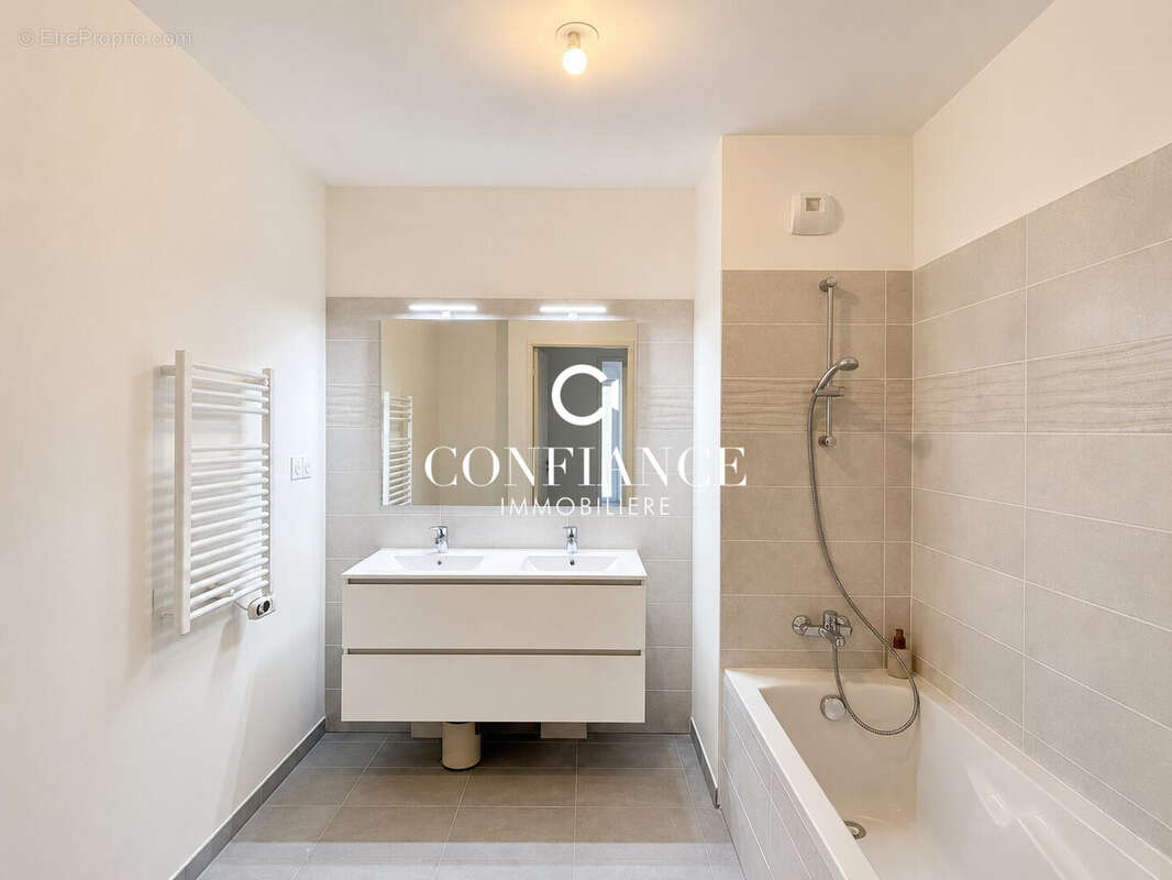 Appartement à GILETTE