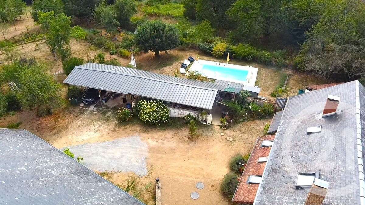 Maison à LA CROISILLE-SUR-BRIANCE