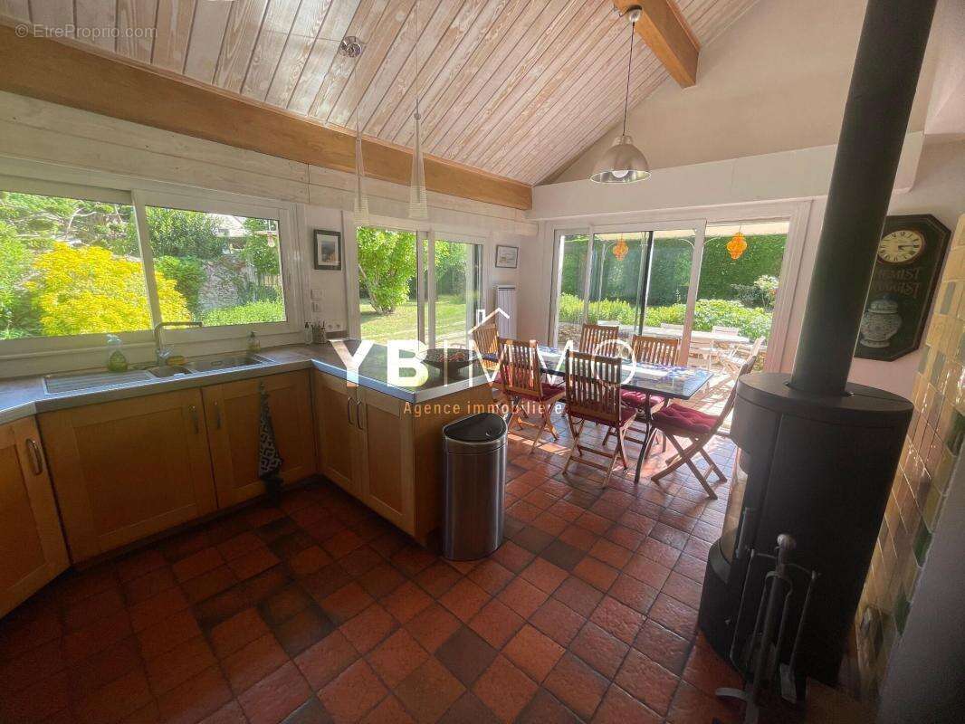 Maison à LA CELLE-LES-BORDES