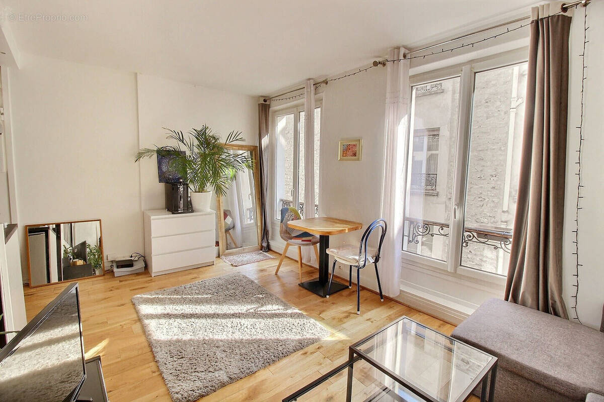 Appartement à PARIS-3E