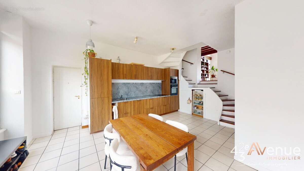 Appartement 100 m² à Saint-Etienne  - photo 2