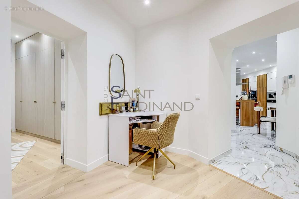 Appartement à PARIS-16E