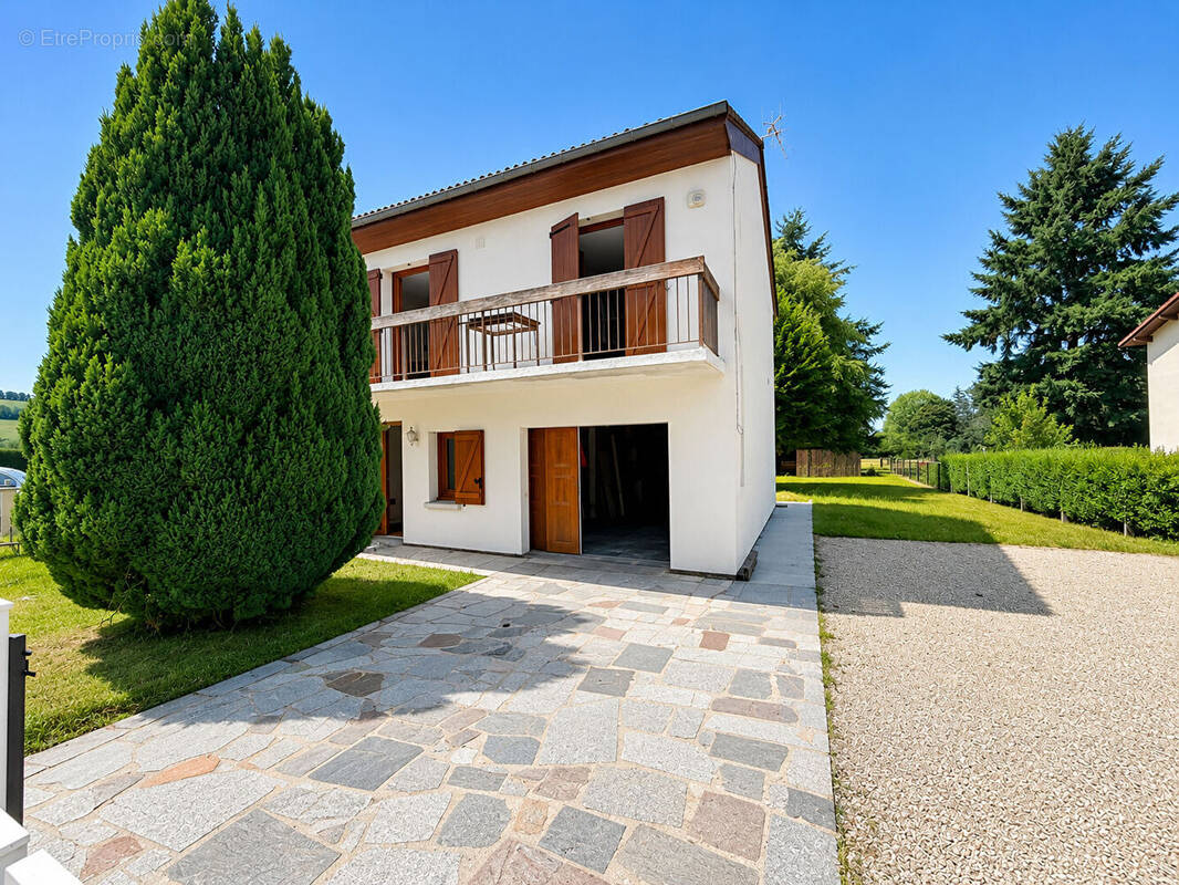 Maison à ARPAJON-SUR-CERE