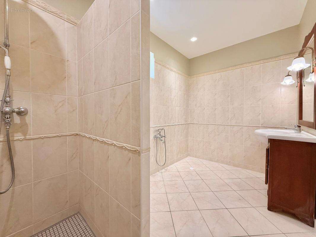 Maison familiale de 195 m² avec T2 indépendant – Calme et potentiel locatif - photo 14